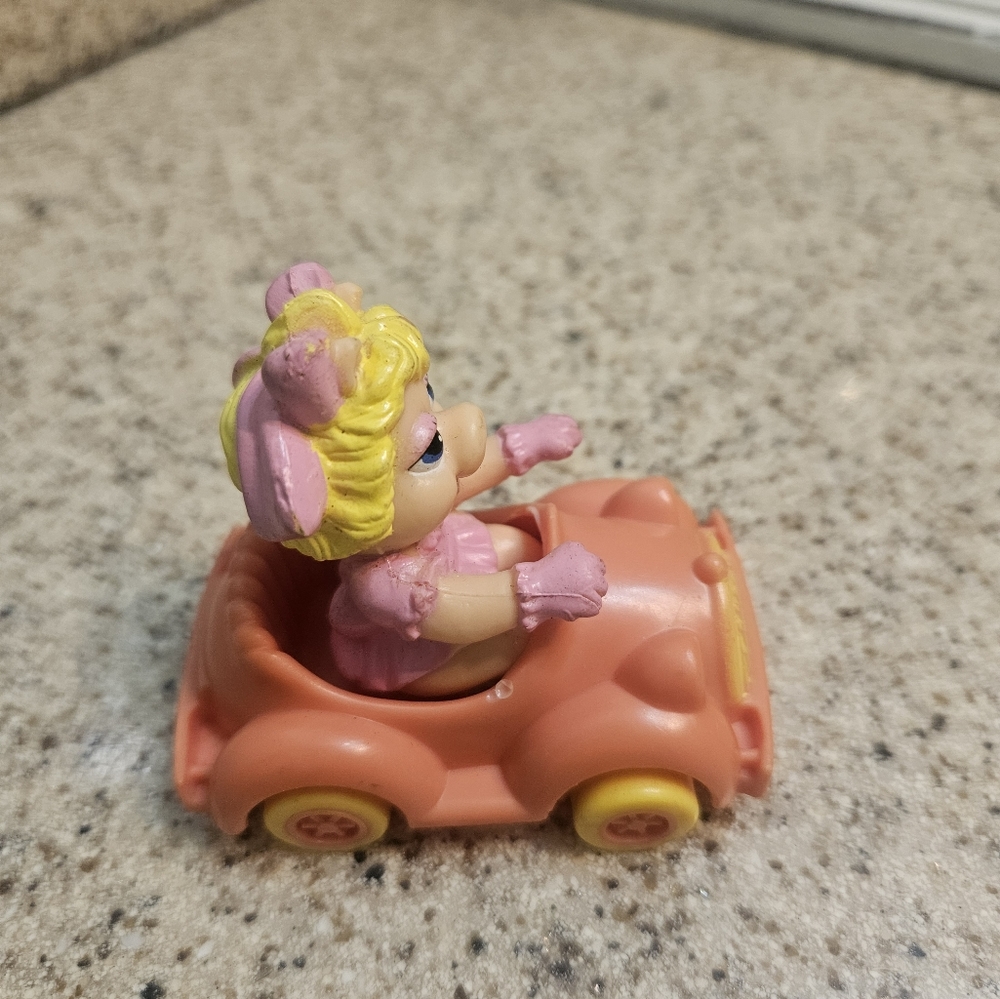 Ms Piggy McDonald's toy